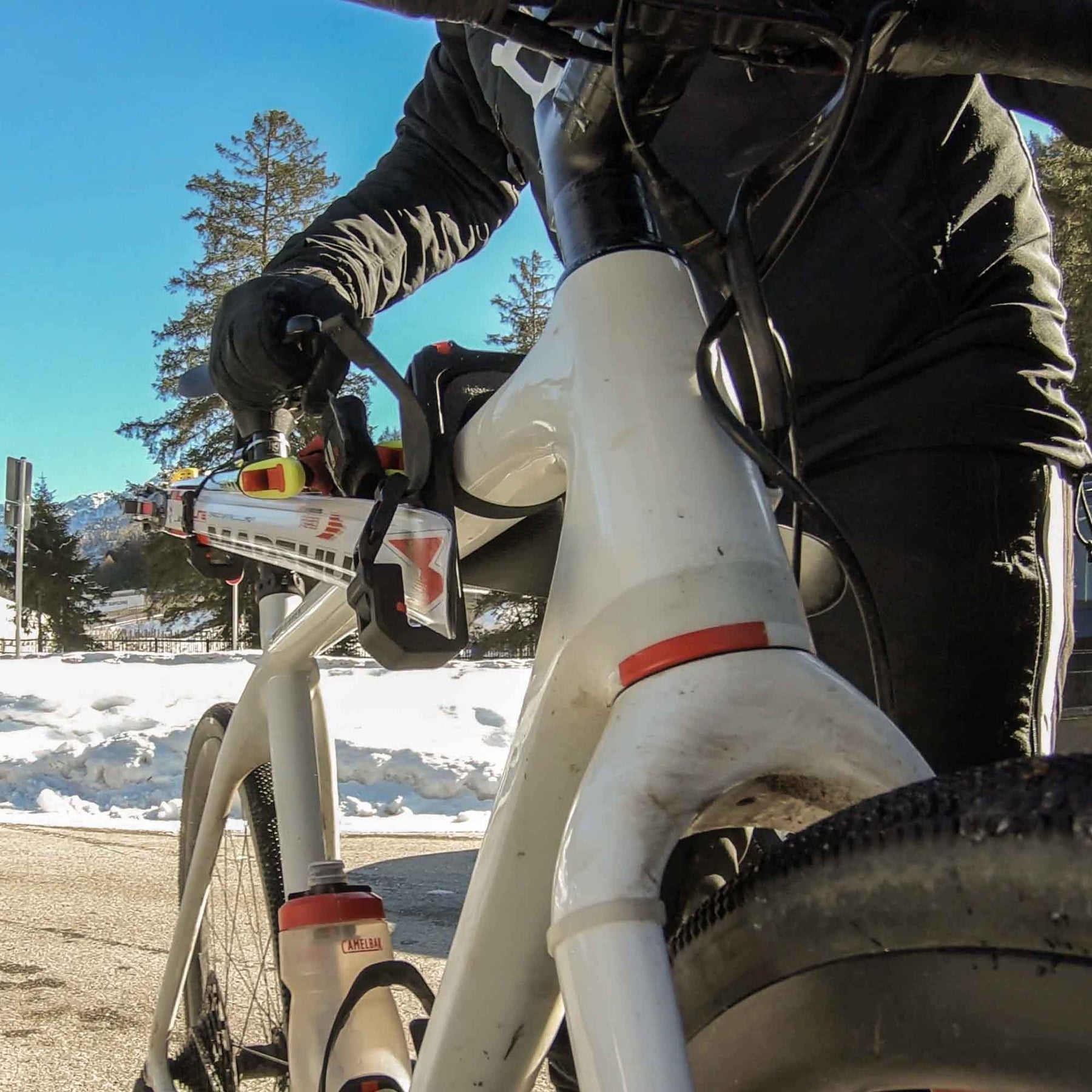 Bike & Ski: Cyclite mit Ski- und Splitboard-Fixierung für